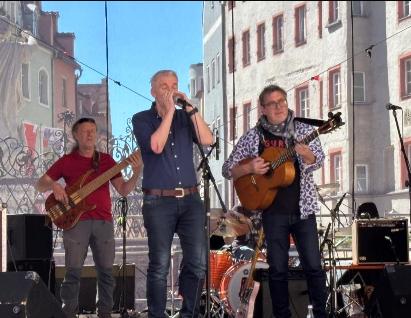Blues with a Feeling — Open-Air-Auftritt vor historischer Altstadtkulisse